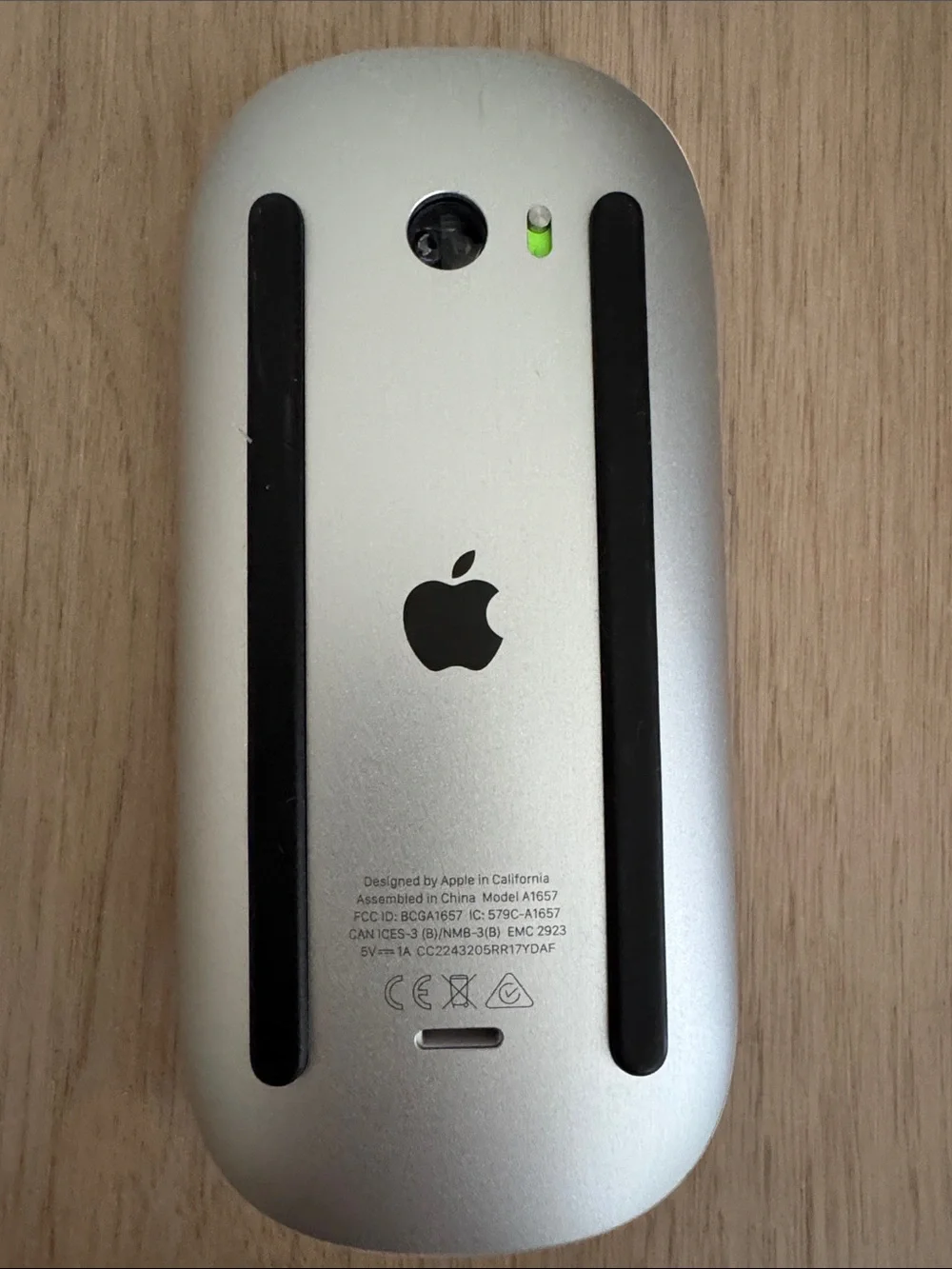 Apple White Magic Mouse — Glossy Multi-Touch Wireless Mouse